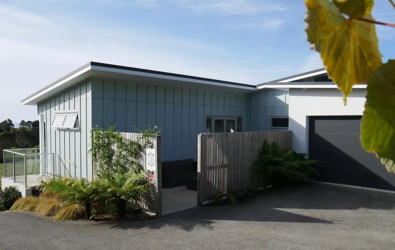 Aston Road Villa Bed & Breakfast Waikanae